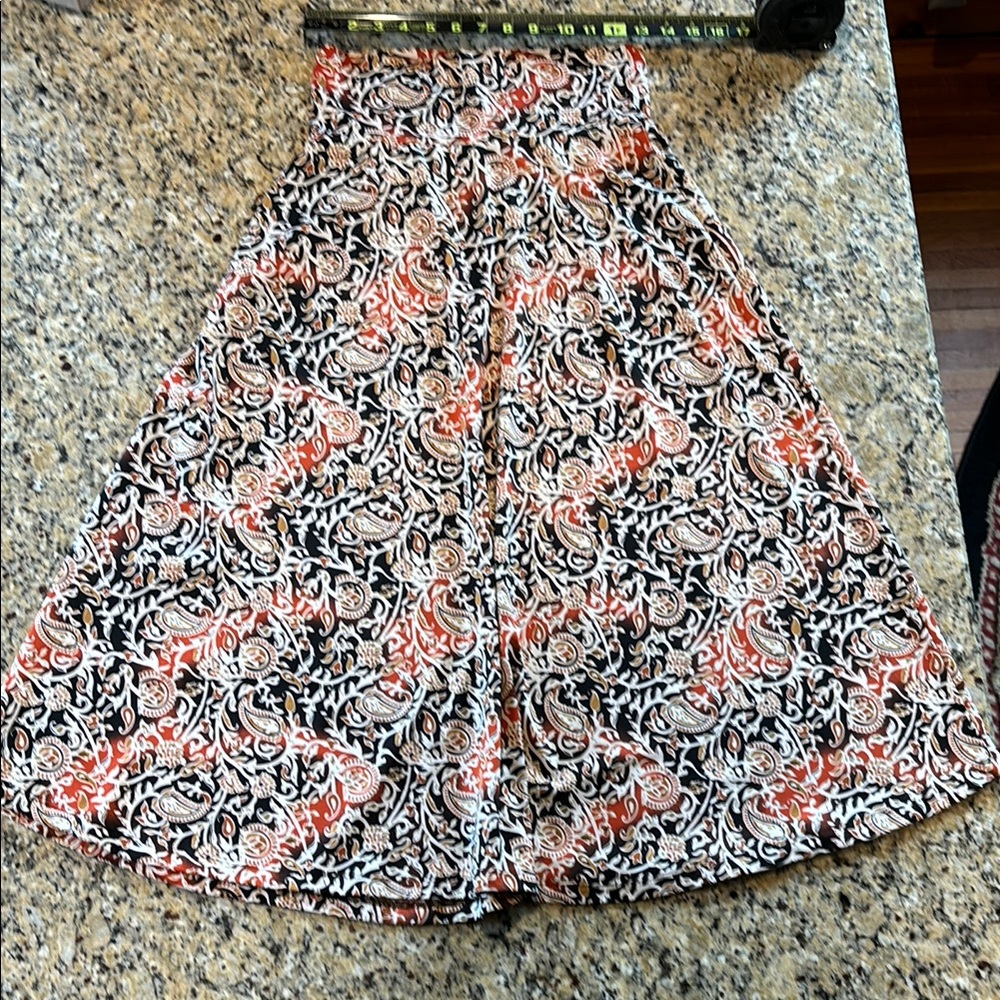 Elegant Black/Cream/Tan/Orange Patterned Skirt